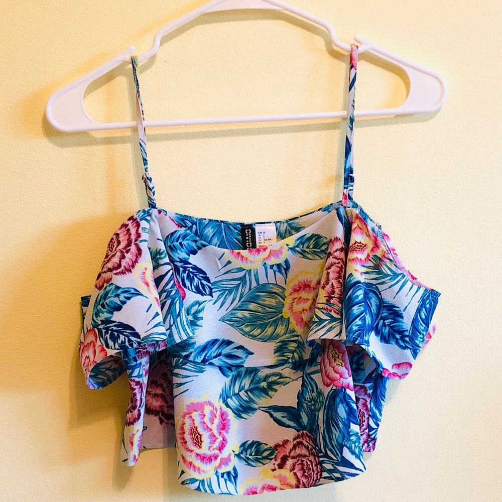 Cute, Floral Crop Top🌸